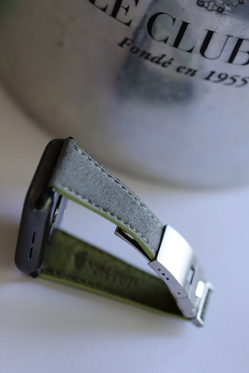 Original Alcantara Strap with Deployment Clasp (Apple Watch All Series) / SILVER GREY