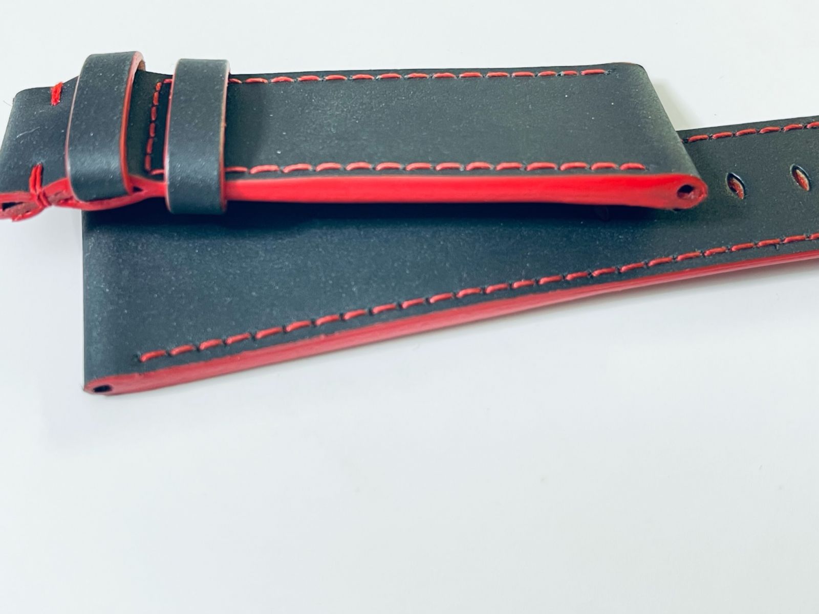 Black Recycled Rubber Strap General style / Red stitching