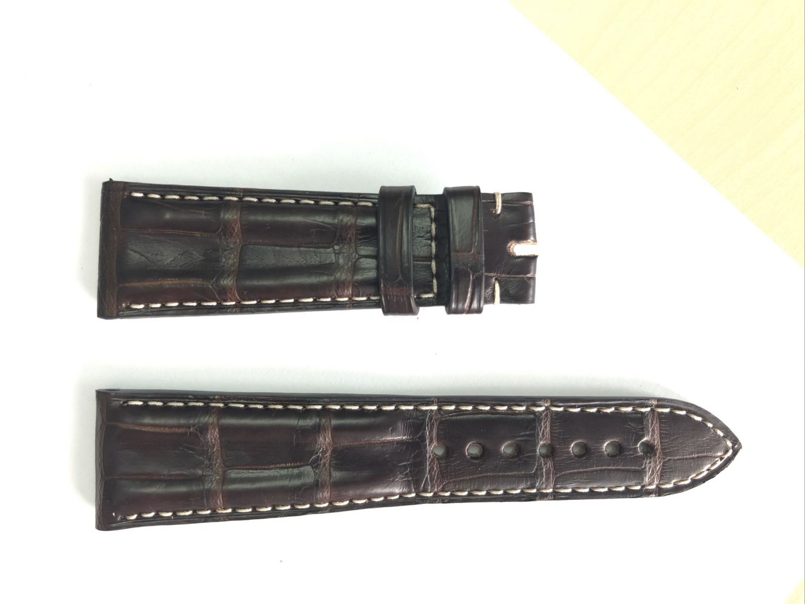 Brown Matte Alligator Leather Strap General style. Two spines profile