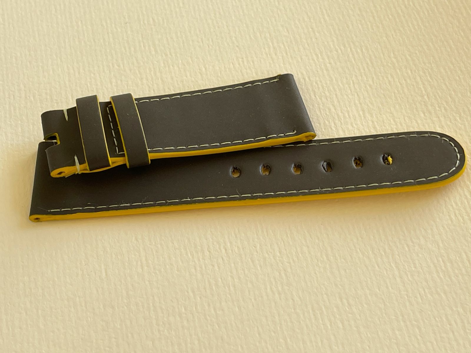 Recycled Rubber Strap (Apple Watch All Series) / BROWN