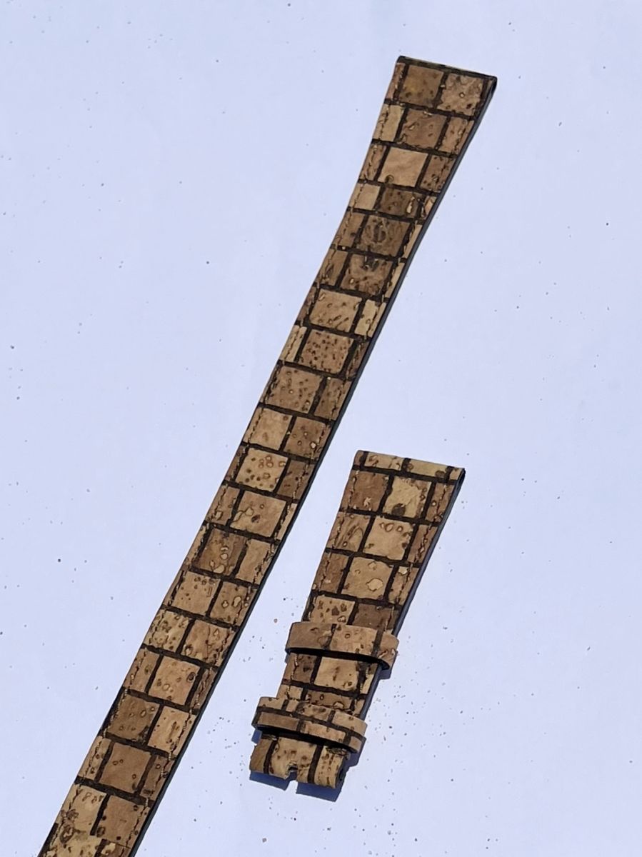Double Tour Band in Natural Portuguese cork in Brown Chess pattern.